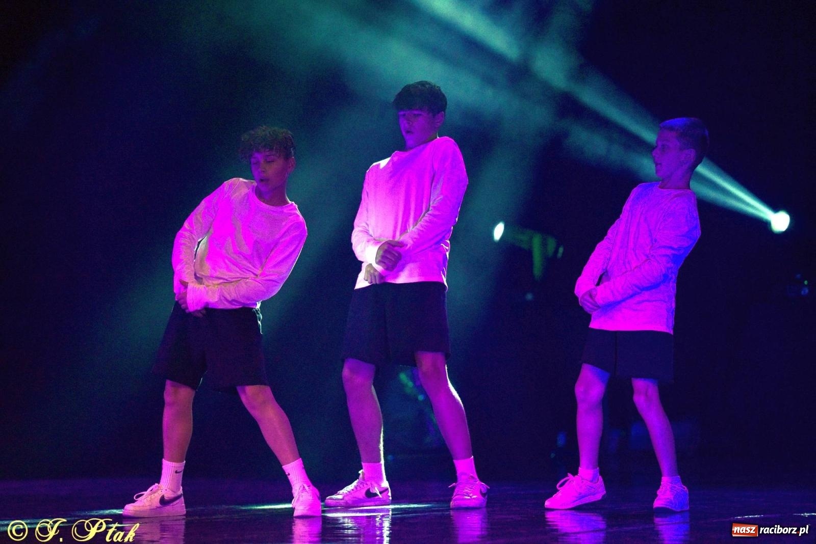 Zdjęcie w galerii na portalu naszraciborz.pl: Wielkie show w RCK-u. XII Gala Zespołu Tanecznego SKAZA [FOTO i WIDEO] wiadomości z regionu