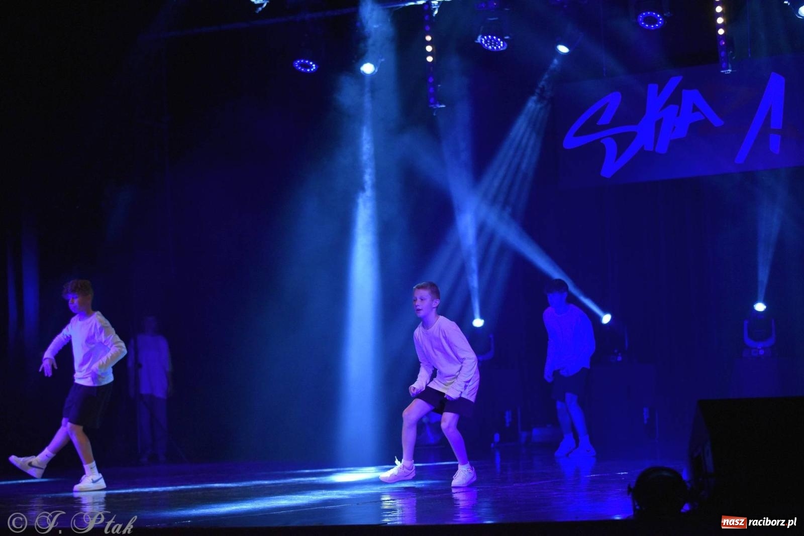 Zdjęcie w galerii na portalu naszraciborz.pl: Wielkie show w RCK-u. XII Gala Zespołu Tanecznego SKAZA [FOTO i WIDEO] wiadomości z regionu