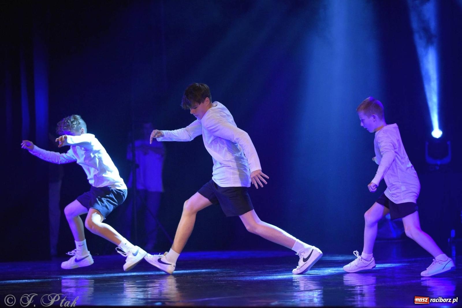 Zdjęcie w galerii na portalu naszraciborz.pl: Wielkie show w RCK-u. XII Gala Zespołu Tanecznego SKAZA [FOTO i WIDEO] wiadomości z regionu