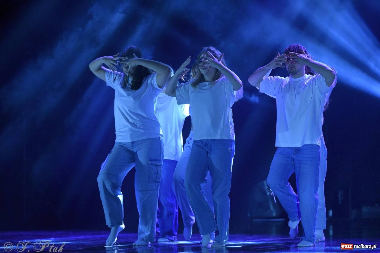 Zdjęcie w galerii na portalu naszraciborz.pl: Wielkie show w RCK-u. XII Gala Zespołu Tanecznego SKAZA [FOTO i WIDEO] wiadomości z regionu