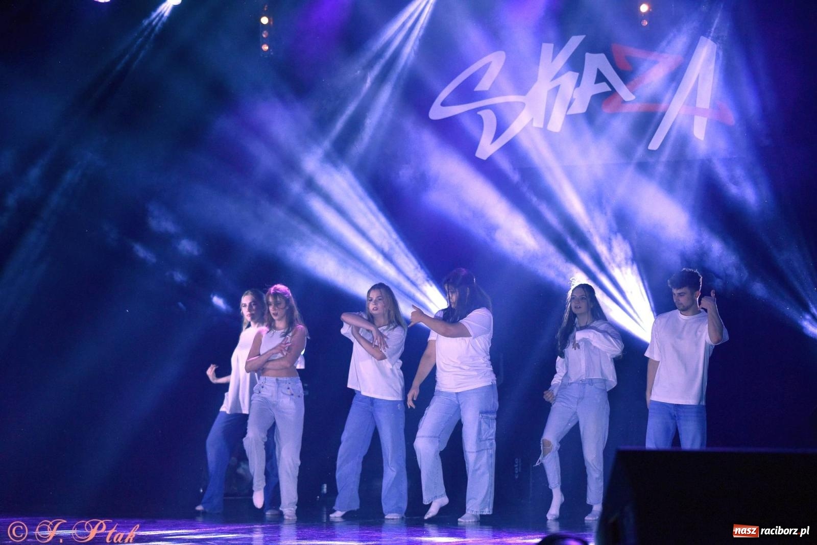 Zdjęcie w galerii na portalu naszraciborz.pl: Wielkie show w RCK-u. XII Gala Zespołu Tanecznego SKAZA [FOTO i WIDEO] wiadomości z regionu