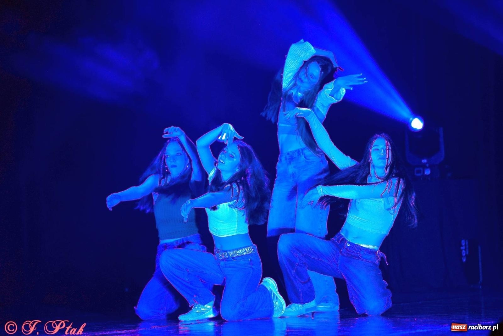 Zdjęcie w galerii na portalu naszraciborz.pl: Wielkie show w RCK-u. XII Gala Zespołu Tanecznego SKAZA [FOTO i WIDEO] wiadomości z regionu