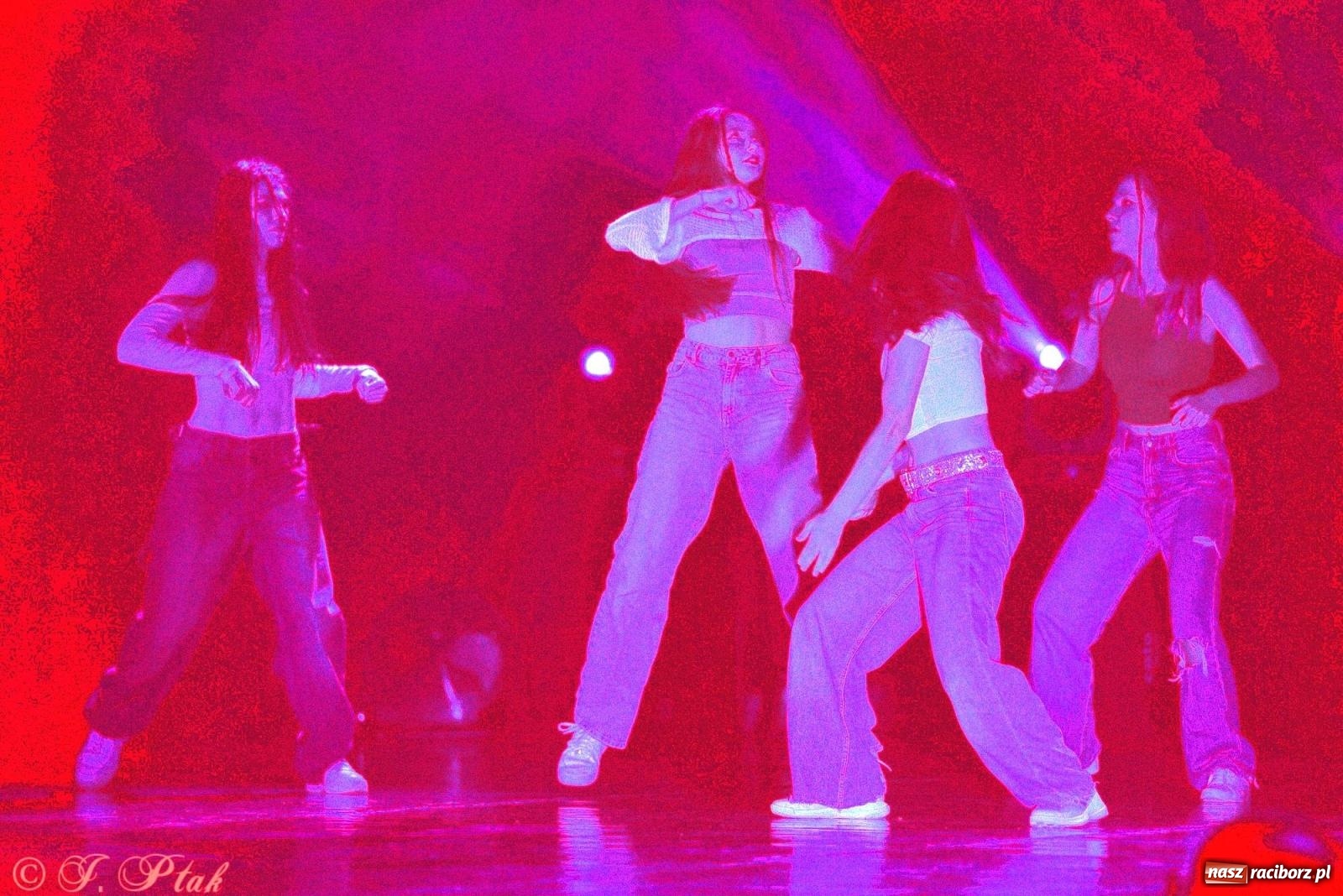 Zdjęcie w galerii na portalu naszraciborz.pl: Wielkie show w RCK-u. XII Gala Zespołu Tanecznego SKAZA [FOTO i WIDEO] wiadomości z regionu