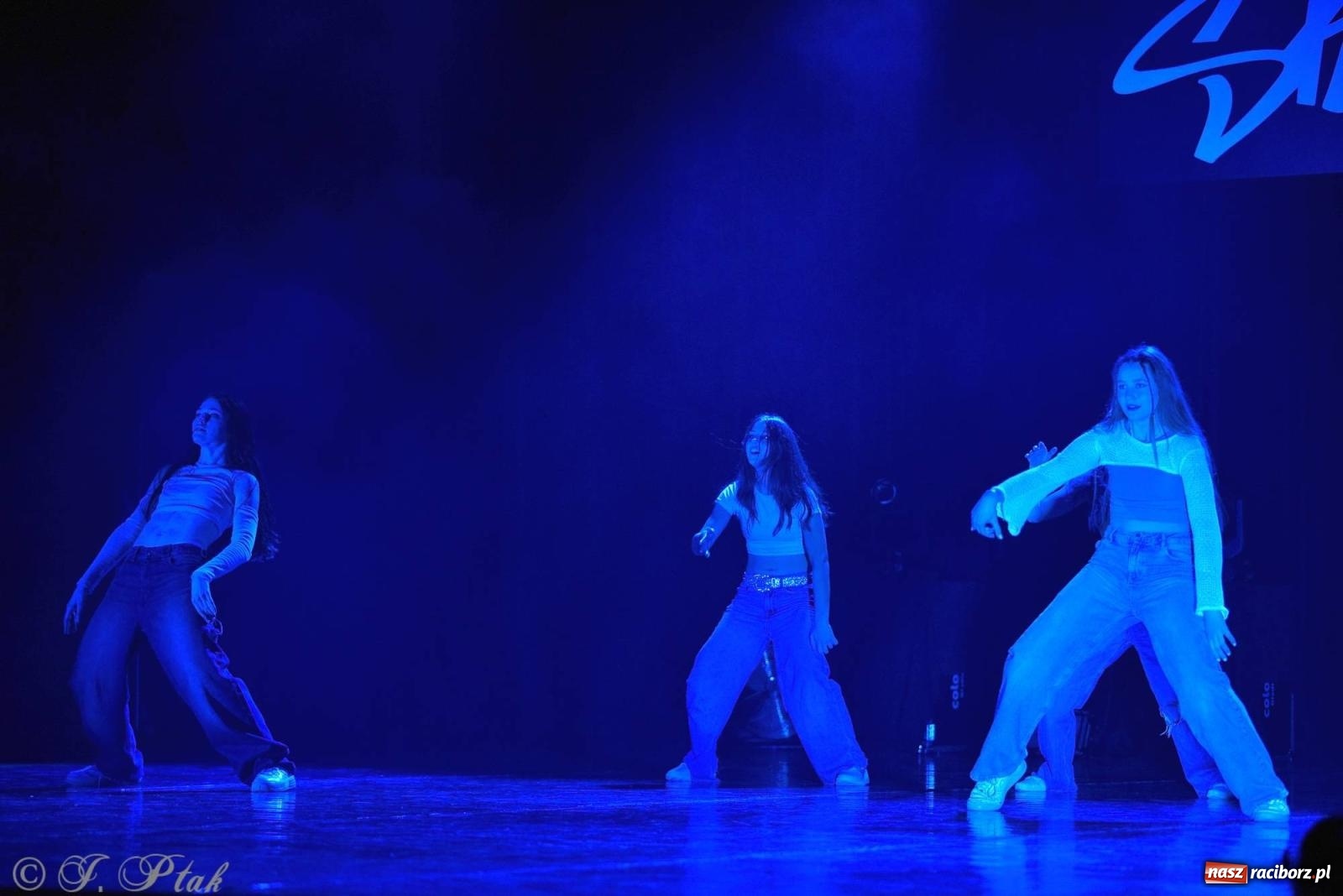 Zdjęcie w galerii na portalu naszraciborz.pl: Wielkie show w RCK-u. XII Gala Zespołu Tanecznego SKAZA [FOTO i WIDEO] wiadomości z regionu