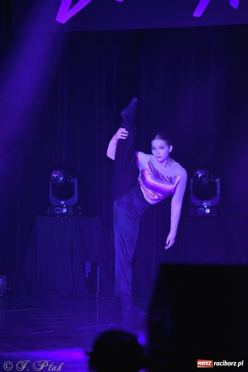 Zdjęcie w galerii na portalu naszraciborz.pl: Wielkie show w RCK-u. XII Gala Zespołu Tanecznego SKAZA [FOTO i WIDEO] wiadomości z regionu