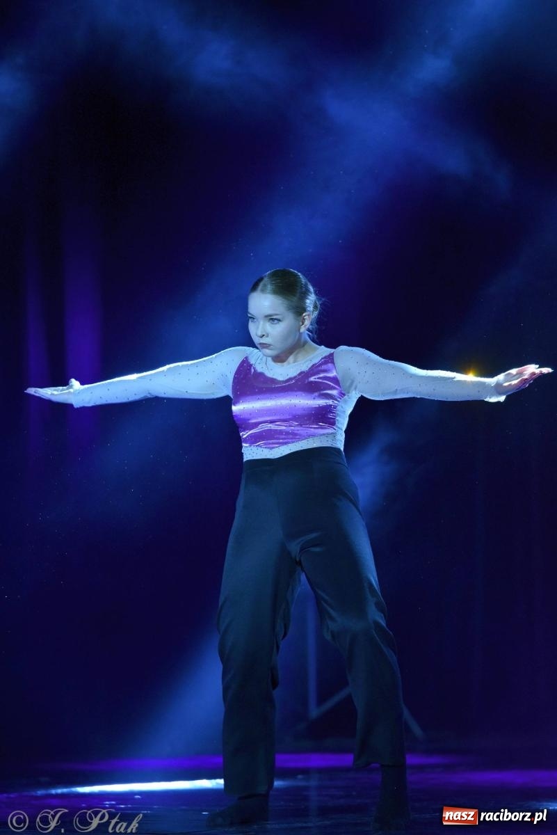 Zdjęcie w galerii na portalu naszraciborz.pl: Wielkie show w RCK-u. XII Gala Zespołu Tanecznego SKAZA [FOTO i WIDEO] wiadomości z regionu