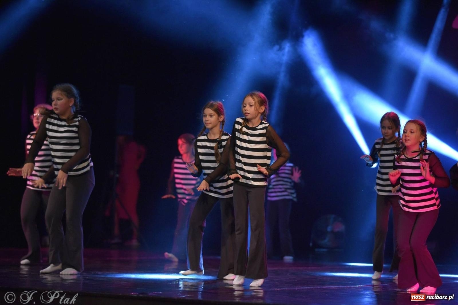 Zdjęcie w galerii na portalu naszraciborz.pl: Wielkie show w RCK-u. XII Gala Zespołu Tanecznego SKAZA [FOTO i WIDEO] wiadomości z regionu