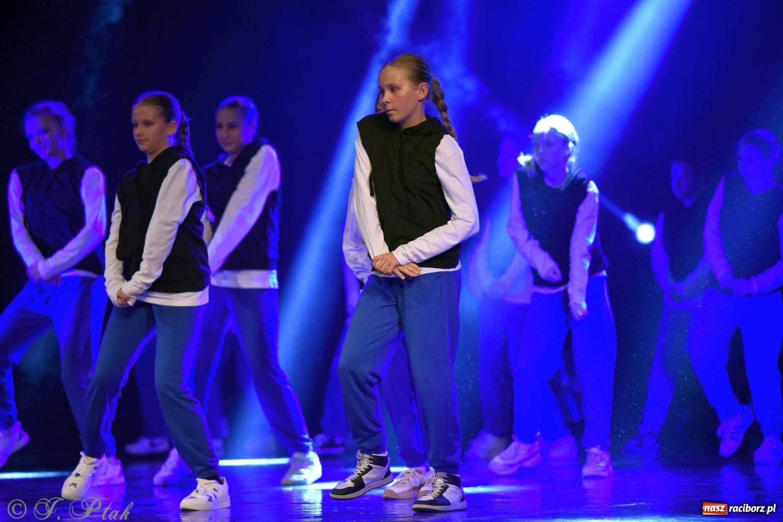 Zdjęcie w galerii na portalu naszraciborz.pl: Wielkie show w RCK-u. XII Gala Zespołu Tanecznego SKAZA [FOTO i WIDEO] wiadomości z regionu