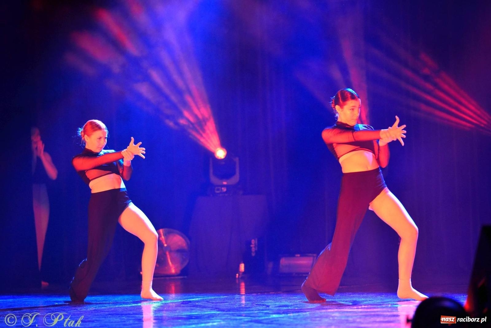 Zdjęcie w galerii na portalu naszraciborz.pl: Wielkie show w RCK-u. XII Gala Zespołu Tanecznego SKAZA [FOTO i WIDEO] wiadomości z regionu