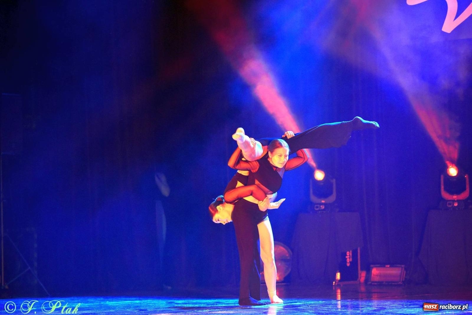 Zdjęcie w galerii na portalu naszraciborz.pl: Wielkie show w RCK-u. XII Gala Zespołu Tanecznego SKAZA [FOTO i WIDEO] wiadomości z regionu