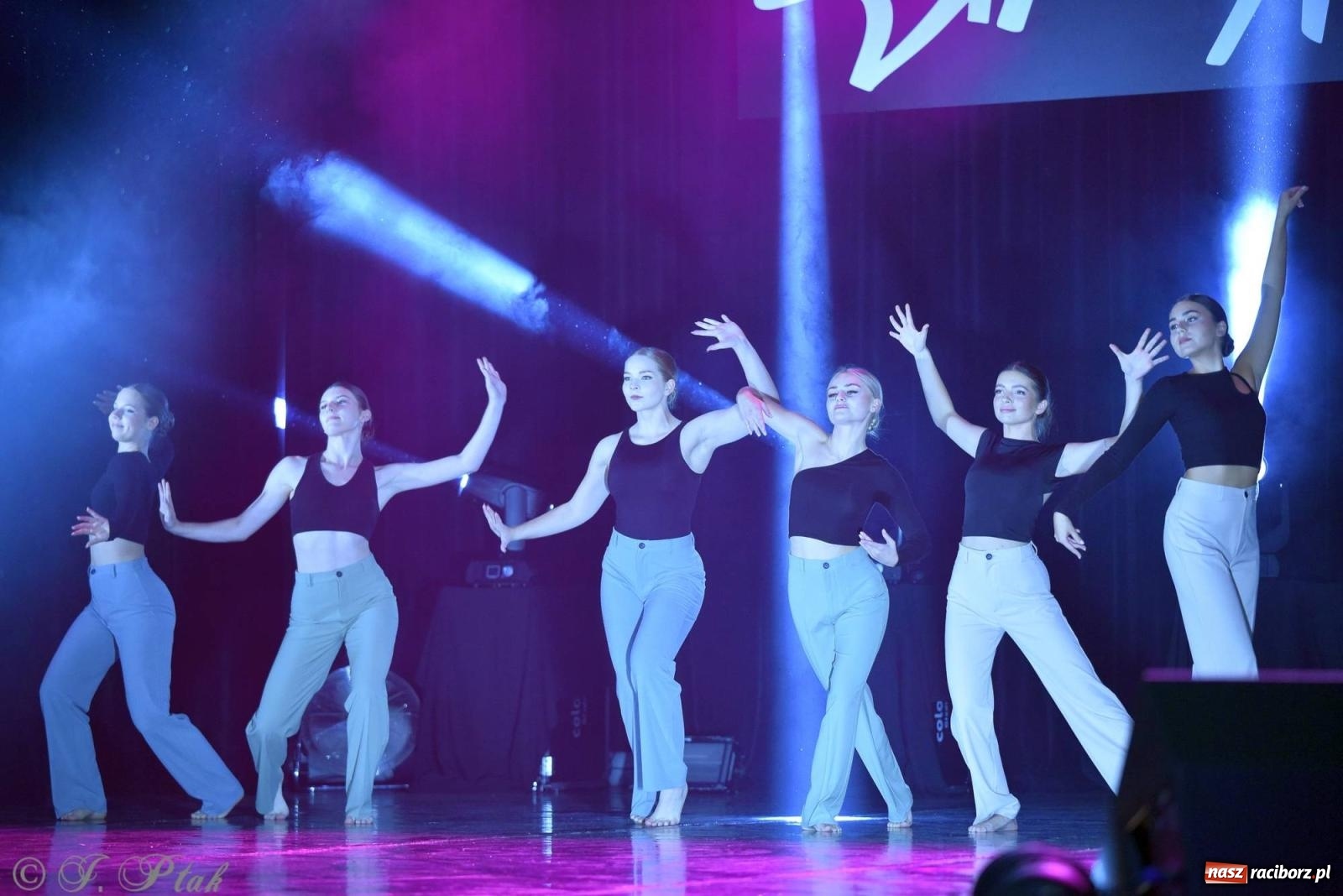 Zdjęcie w galerii na portalu naszraciborz.pl: Wielkie show w RCK-u. XII Gala Zespołu Tanecznego SKAZA [FOTO i WIDEO] wiadomości z regionu