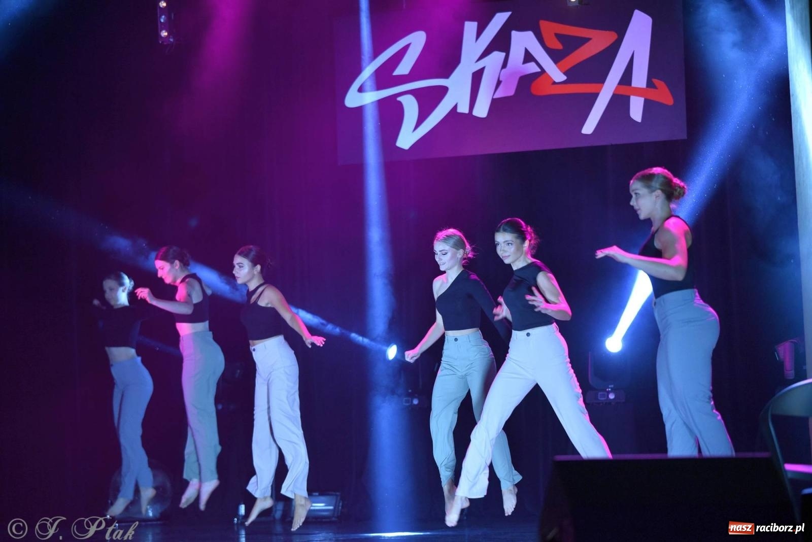 Zdjęcie w galerii na portalu naszraciborz.pl: Wielkie show w RCK-u. XII Gala Zespołu Tanecznego SKAZA [FOTO i WIDEO] wiadomości z regionu