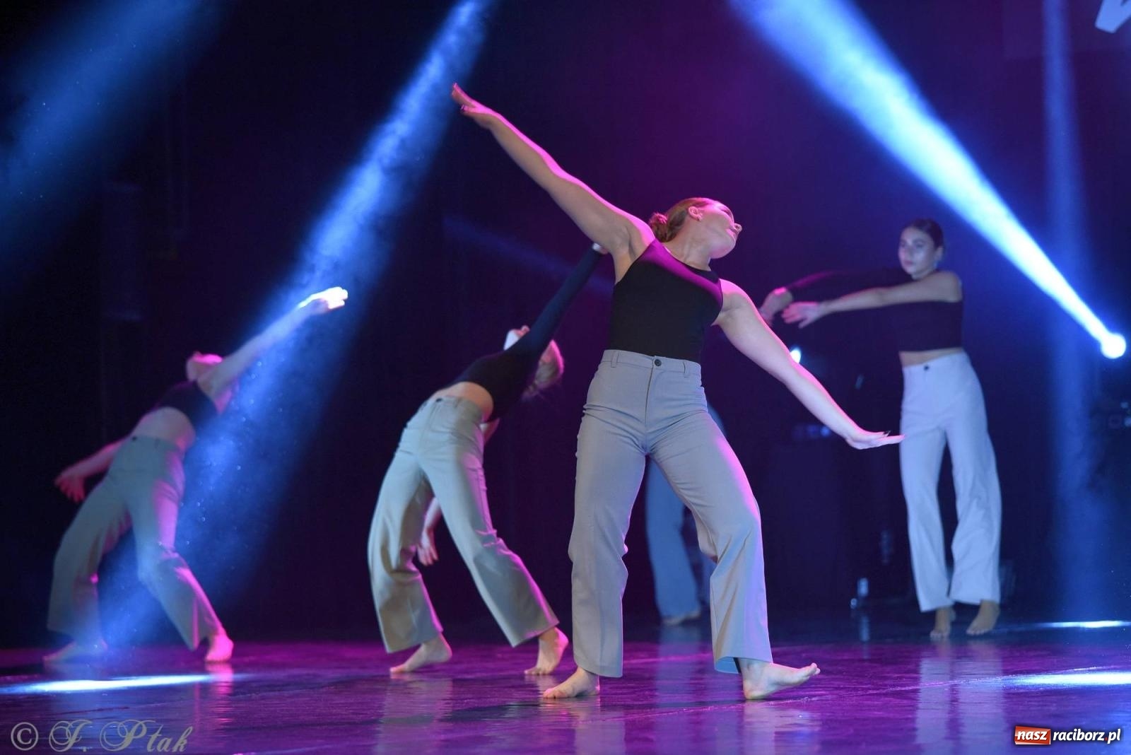 Zdjęcie w galerii na portalu naszraciborz.pl: Wielkie show w RCK-u. XII Gala Zespołu Tanecznego SKAZA [FOTO i WIDEO] wiadomości z regionu