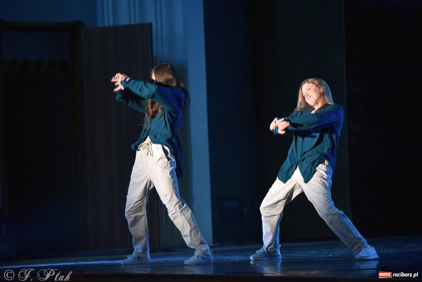 Zdjęcie w galerii na portalu naszraciborz.pl: Wielkie show w RCK-u. XII Gala Zespołu Tanecznego SKAZA [FOTO i WIDEO] wiadomości z regionu