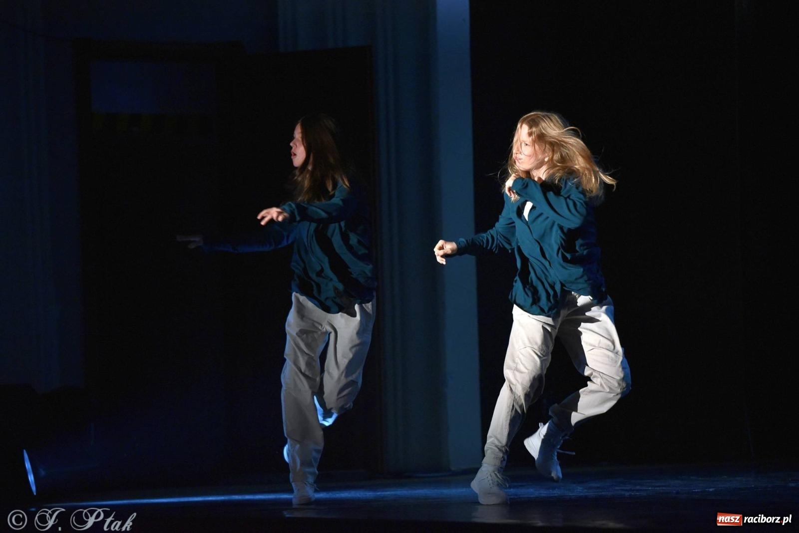 Zdjęcie w galerii na portalu naszraciborz.pl: Wielkie show w RCK-u. XII Gala Zespołu Tanecznego SKAZA [FOTO i WIDEO] wiadomości z regionu