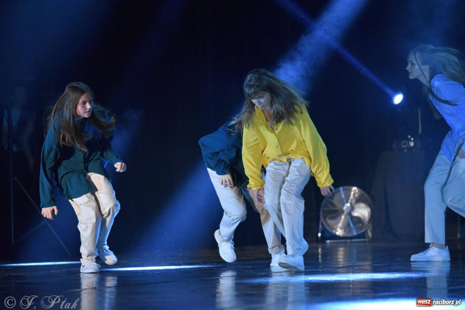 Zdjęcie w galerii na portalu naszraciborz.pl: Wielkie show w RCK-u. XII Gala Zespołu Tanecznego SKAZA [FOTO i WIDEO] wiadomości z regionu