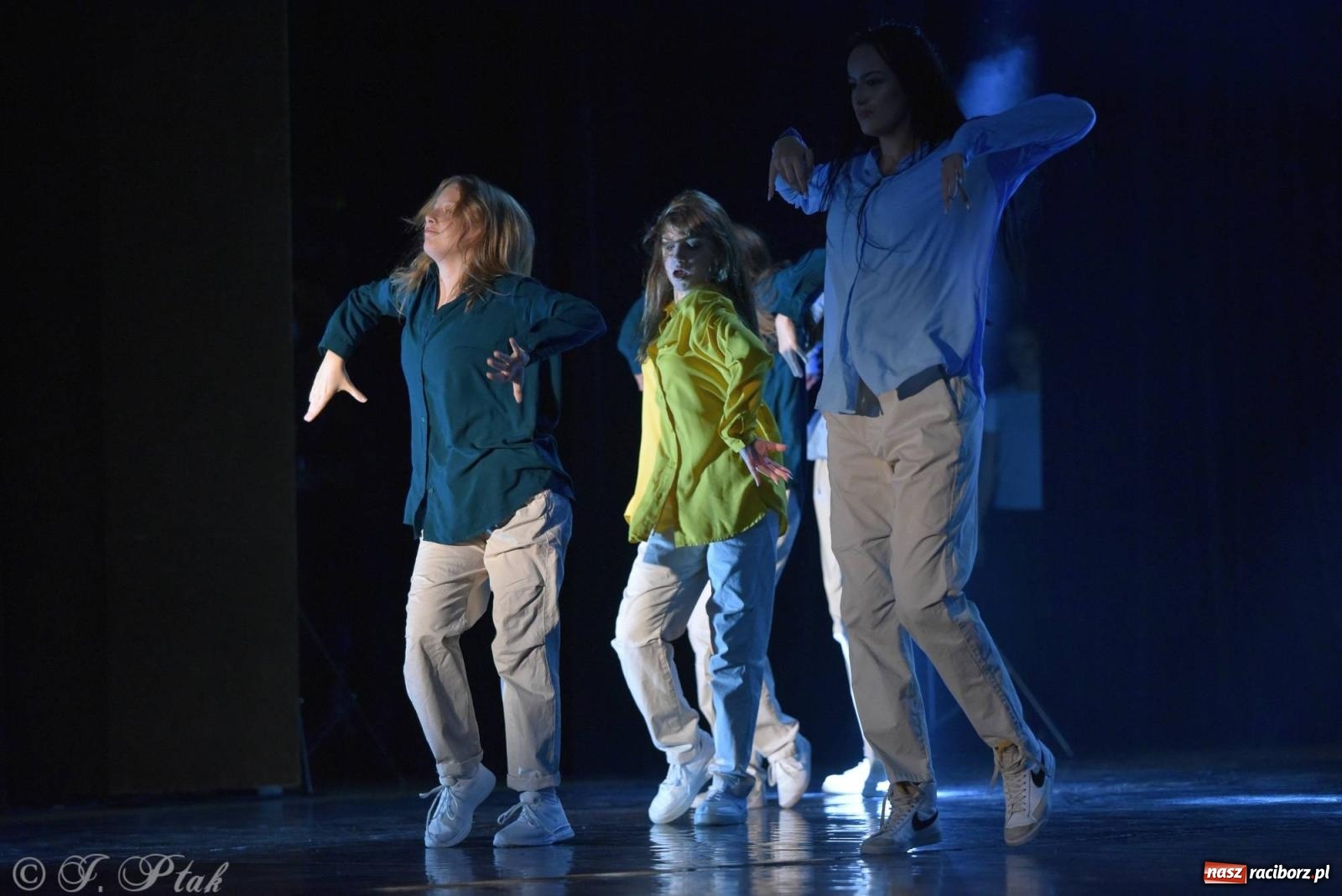 Zdjęcie w galerii na portalu naszraciborz.pl: Wielkie show w RCK-u. XII Gala Zespołu Tanecznego SKAZA [FOTO i WIDEO] wiadomości z regionu