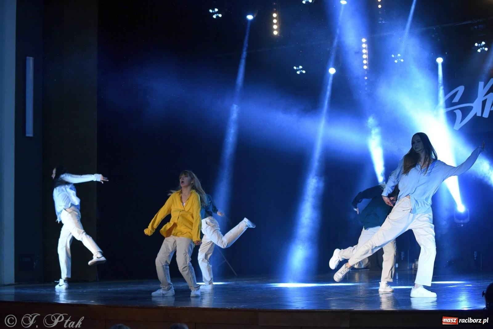 Zdjęcie w galerii na portalu naszraciborz.pl: Wielkie show w RCK-u. XII Gala Zespołu Tanecznego SKAZA [FOTO i WIDEO] wiadomości z regionu