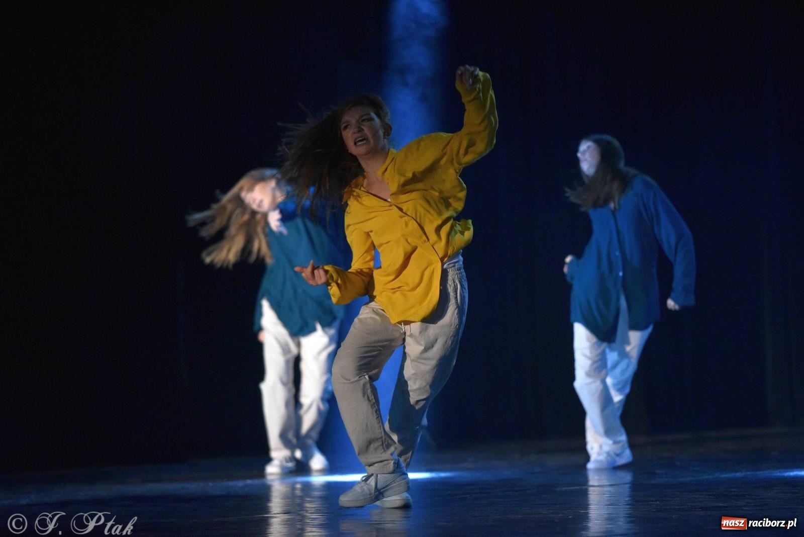 Zdjęcie w galerii na portalu naszraciborz.pl: Wielkie show w RCK-u. XII Gala Zespołu Tanecznego SKAZA [FOTO i WIDEO] wiadomości z regionu