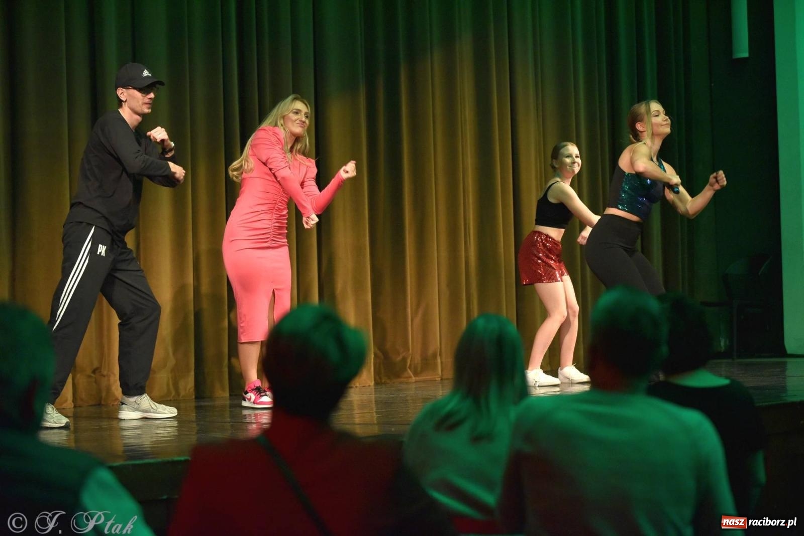 Zdjęcie w galerii na portalu naszraciborz.pl: Wielkie show w RCK-u. XII Gala Zespołu Tanecznego SKAZA [FOTO i WIDEO] wiadomości z regionu