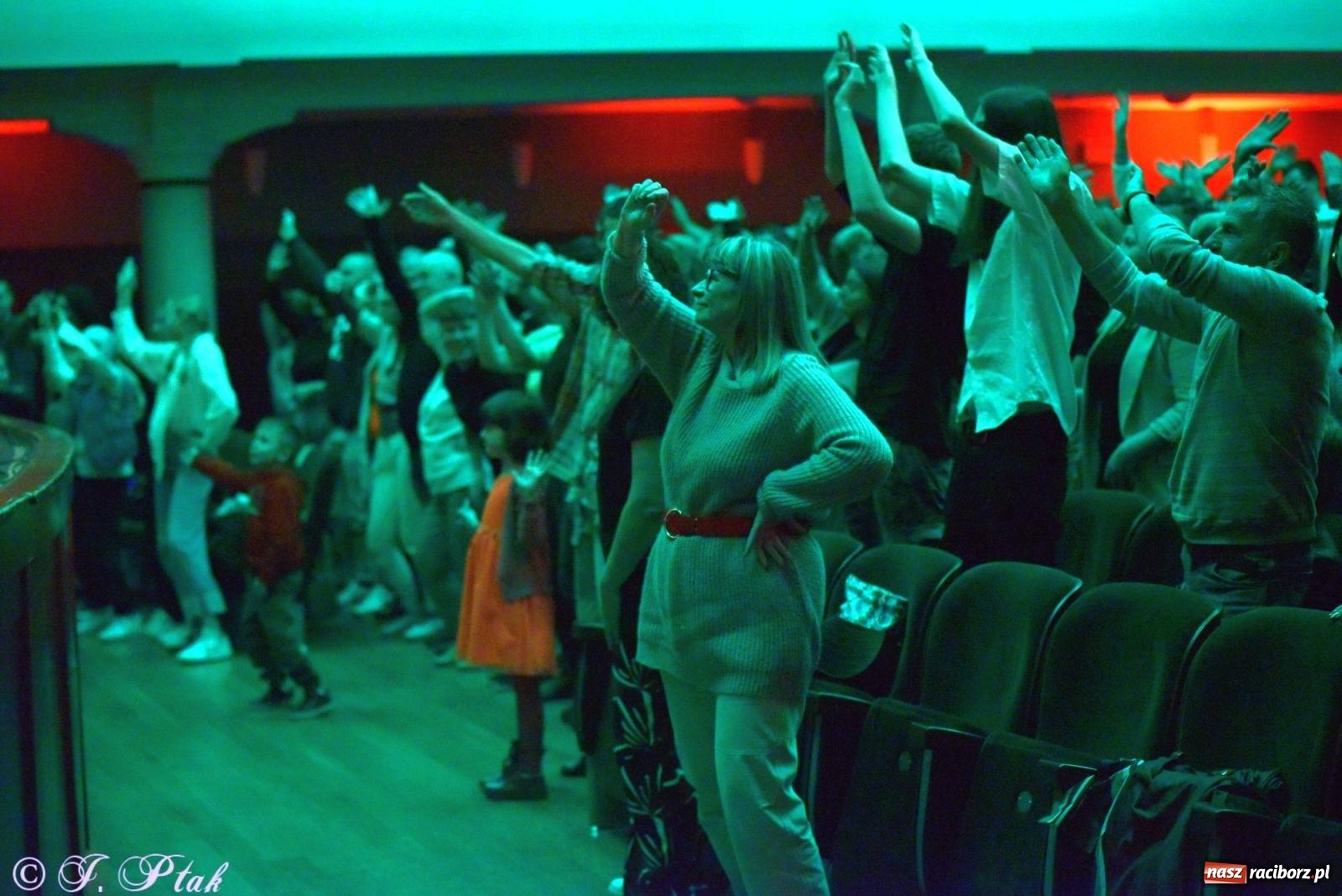 Zdjęcie w galerii na portalu naszraciborz.pl: Wielkie show w RCK-u. XII Gala Zespołu Tanecznego SKAZA [FOTO i WIDEO] wiadomości z regionu