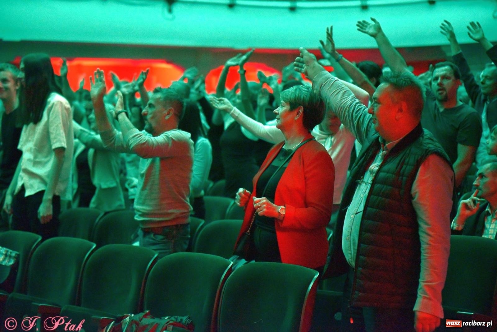 Zdjęcie w galerii na portalu naszraciborz.pl: Wielkie show w RCK-u. XII Gala Zespołu Tanecznego SKAZA [FOTO i WIDEO] wiadomości z regionu