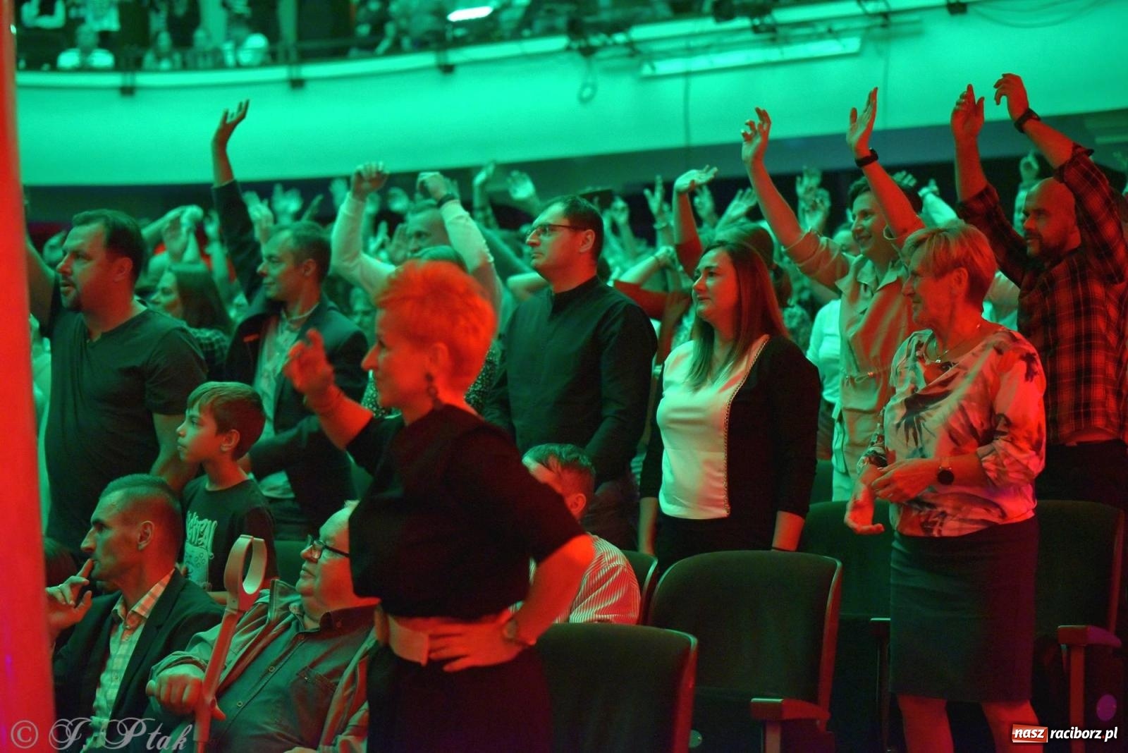 Zdjęcie w galerii na portalu naszraciborz.pl: Wielkie show w RCK-u. XII Gala Zespołu Tanecznego SKAZA [FOTO i WIDEO] wiadomości z regionu