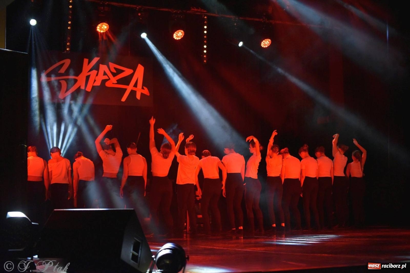 Zdjęcie w galerii na portalu naszraciborz.pl: Wielkie show w RCK-u. XII Gala Zespołu Tanecznego SKAZA [FOTO i WIDEO] wiadomości z regionu