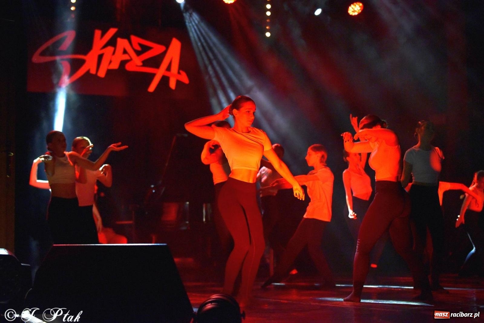 Zdjęcie w galerii na portalu naszraciborz.pl: Wielkie show w RCK-u. XII Gala Zespołu Tanecznego SKAZA [FOTO i WIDEO] wiadomości z regionu