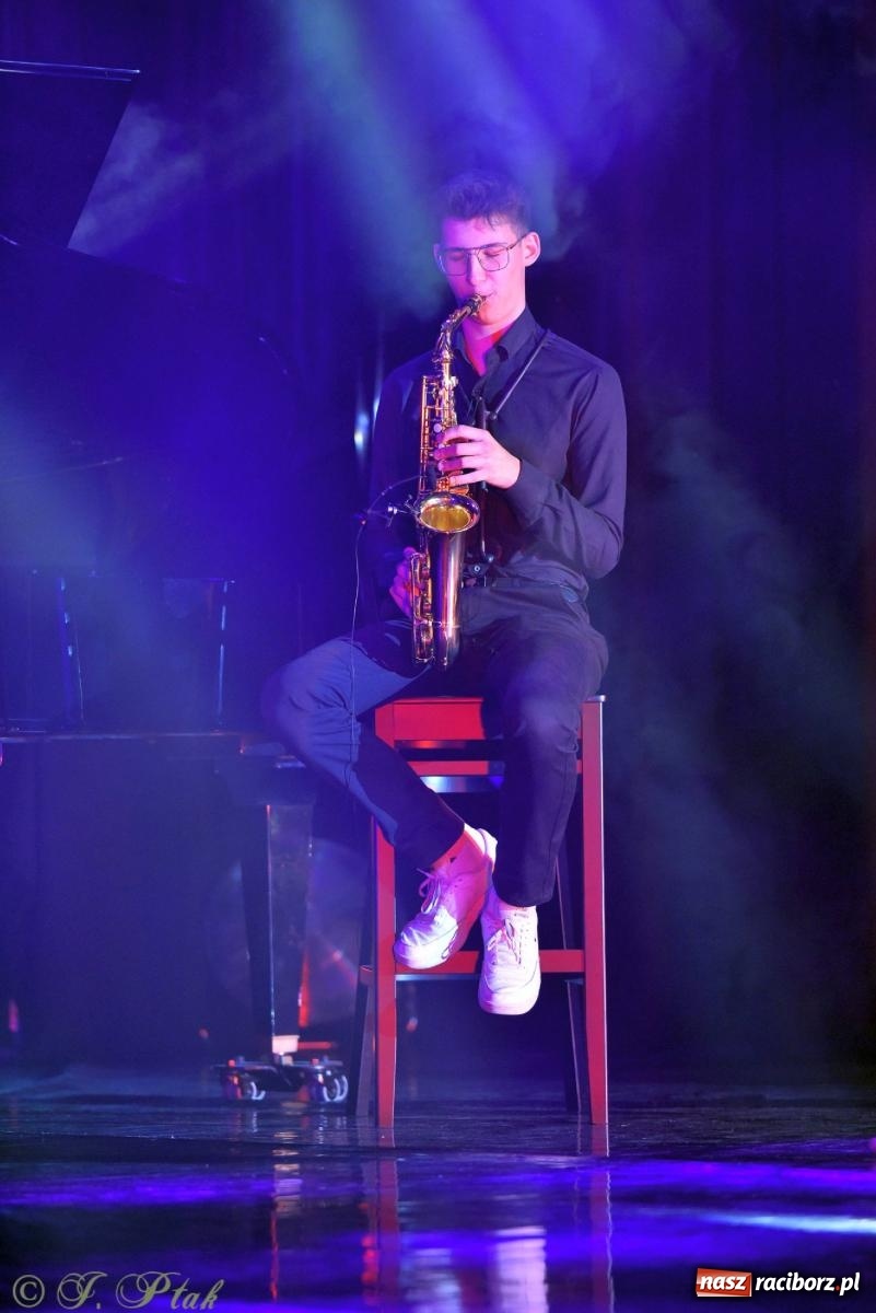 Zdjęcie w galerii na portalu naszraciborz.pl: Wielkie show w RCK-u. XII Gala Zespołu Tanecznego SKAZA [FOTO i WIDEO] wiadomości z regionu