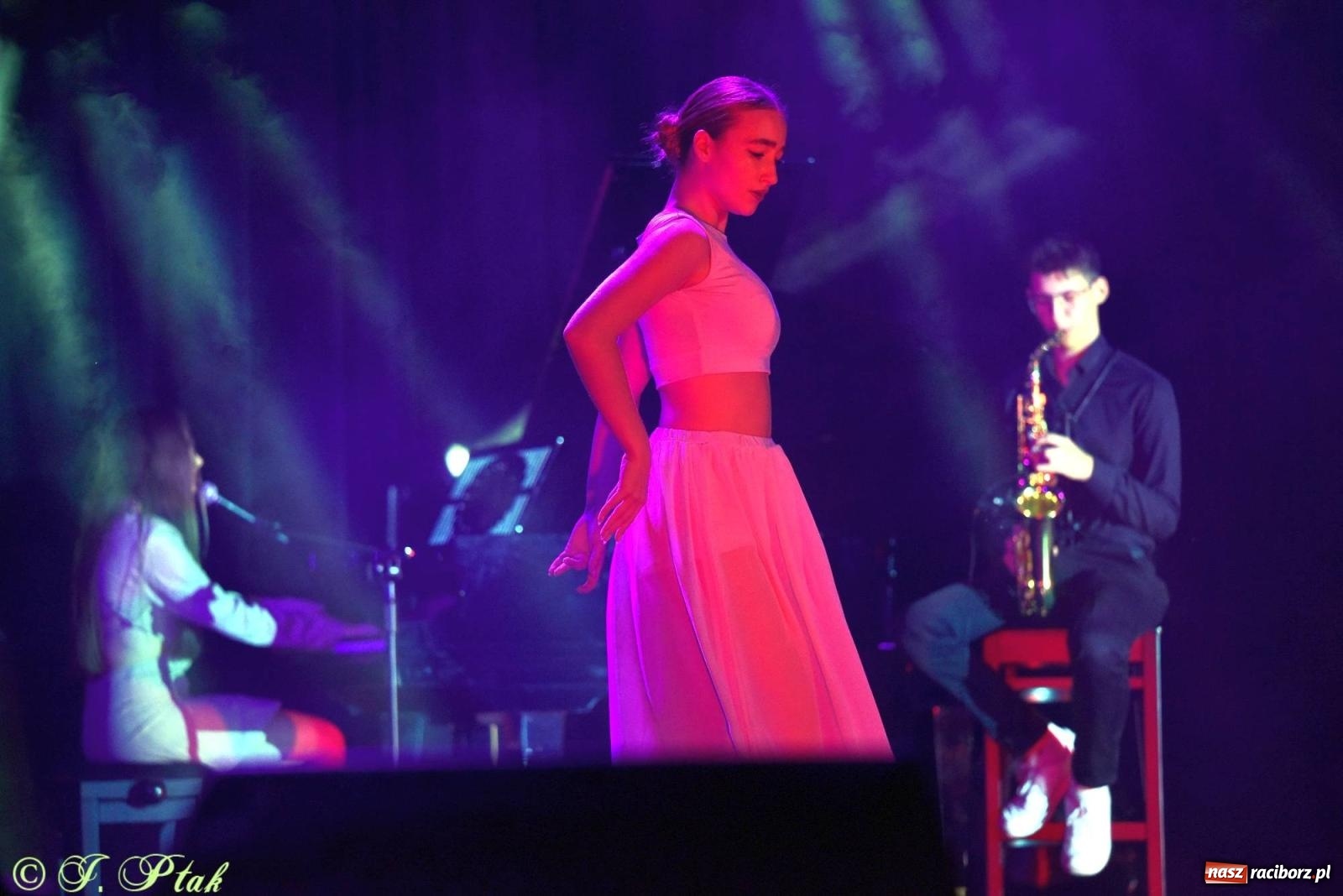 Zdjęcie w galerii na portalu naszraciborz.pl: Wielkie show w RCK-u. XII Gala Zespołu Tanecznego SKAZA [FOTO i WIDEO] wiadomości z regionu