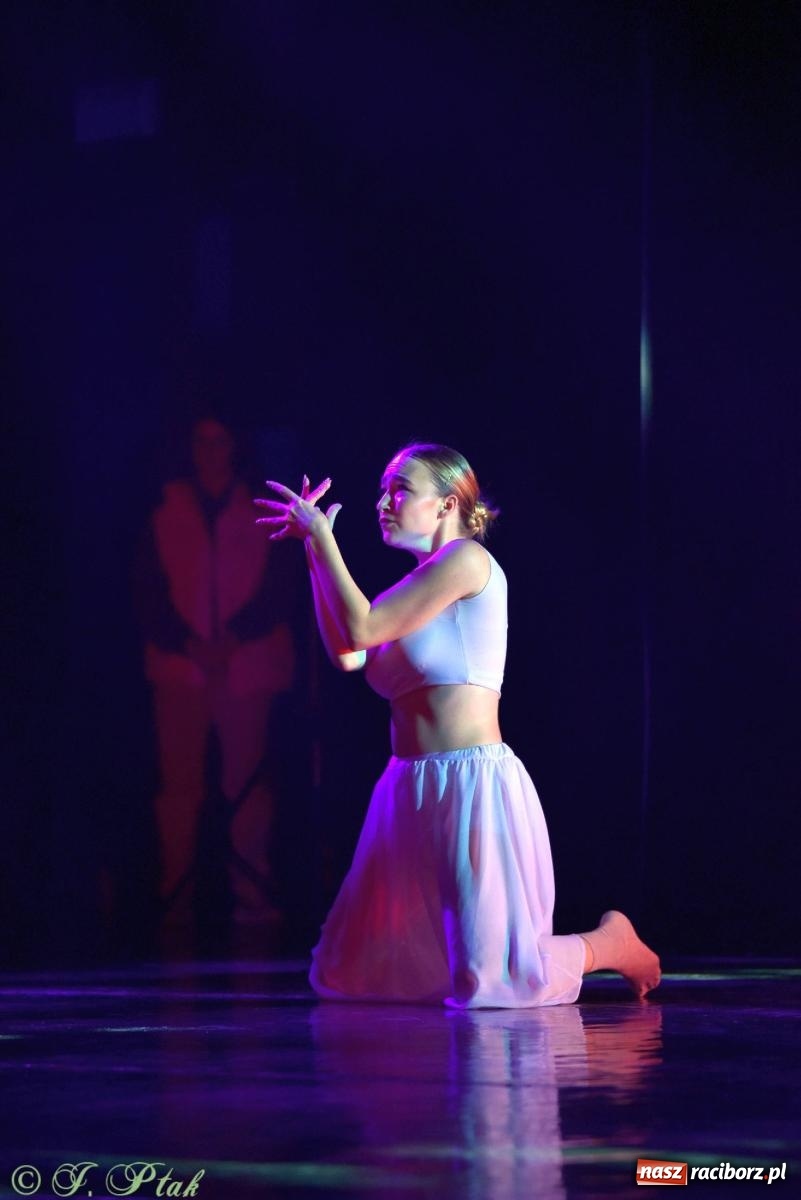 Zdjęcie w galerii na portalu naszraciborz.pl: Wielkie show w RCK-u. XII Gala Zespołu Tanecznego SKAZA [FOTO i WIDEO] wiadomości z regionu