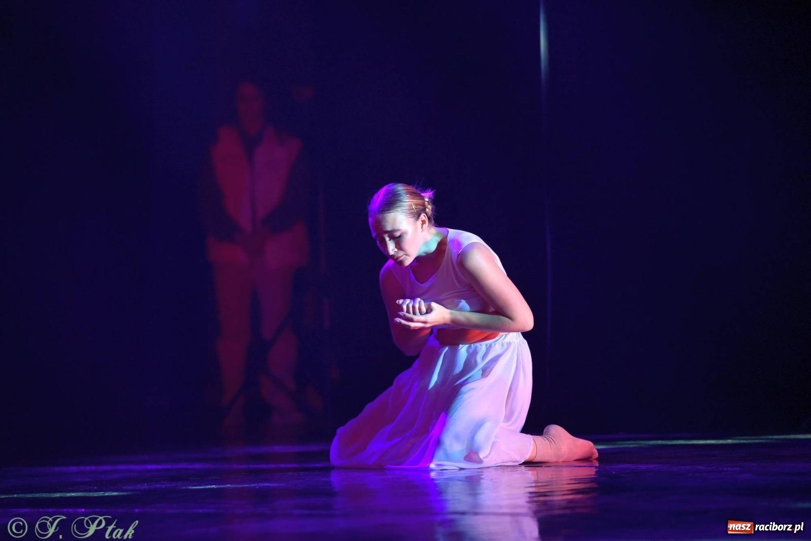 Zdjęcie w galerii na portalu naszraciborz.pl: Wielkie show w RCK-u. XII Gala Zespołu Tanecznego SKAZA [FOTO i WIDEO] wiadomości z regionu