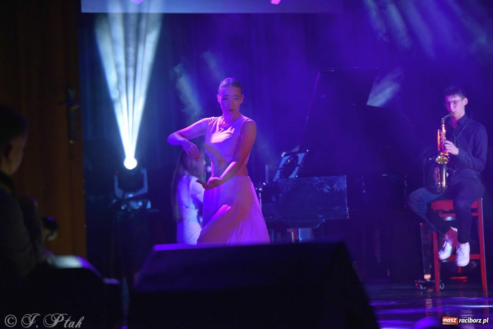 Zdjęcie w galerii na portalu naszraciborz.pl: Wielkie show w RCK-u. XII Gala Zespołu Tanecznego SKAZA [FOTO i WIDEO] wiadomości z regionu