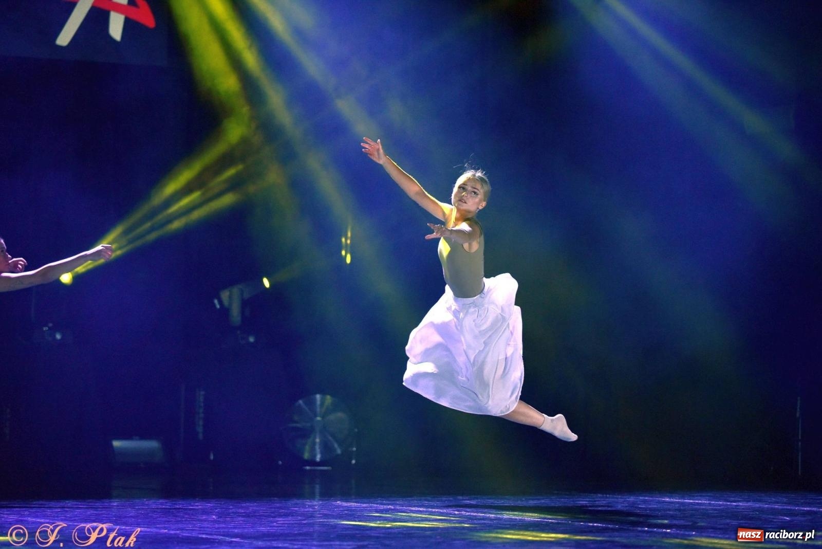 Zdjęcie w galerii na portalu naszraciborz.pl: Wielkie show w RCK-u. XII Gala Zespołu Tanecznego SKAZA [FOTO i WIDEO] wiadomości z regionu