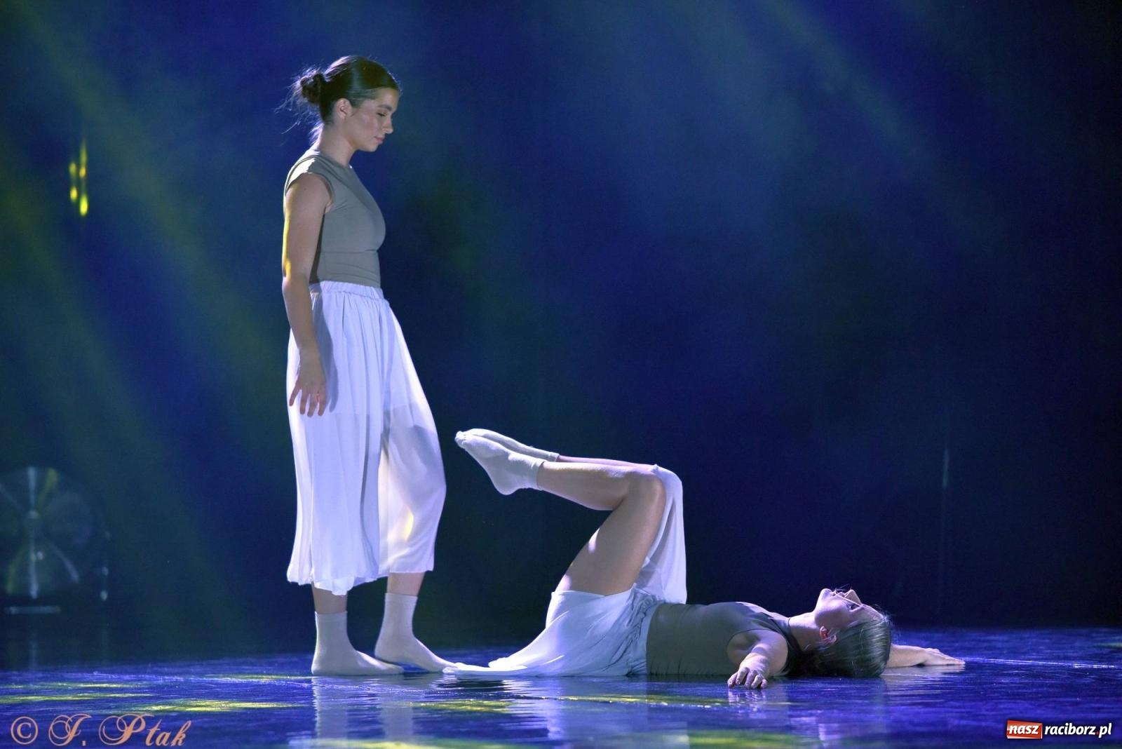 Zdjęcie w galerii na portalu naszraciborz.pl: Wielkie show w RCK-u. XII Gala Zespołu Tanecznego SKAZA [FOTO i WIDEO] wiadomości z regionu