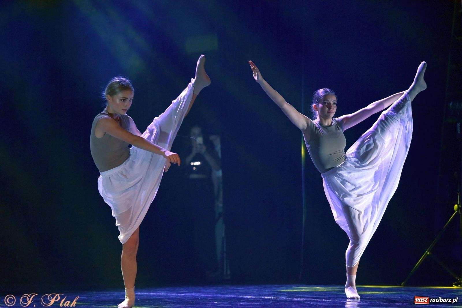 Zdjęcie w galerii na portalu naszraciborz.pl: Wielkie show w RCK-u. XII Gala Zespołu Tanecznego SKAZA [FOTO i WIDEO] wiadomości z regionu