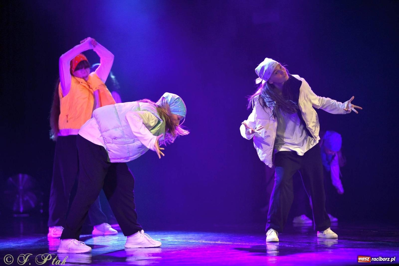 Zdjęcie w galerii na portalu naszraciborz.pl: Wielkie show w RCK-u. XII Gala Zespołu Tanecznego SKAZA [FOTO i WIDEO] wiadomości z regionu