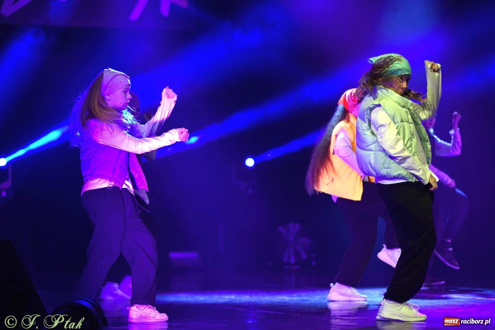 Zdjęcie w galerii na portalu naszraciborz.pl: Wielkie show w RCK-u. XII Gala Zespołu Tanecznego SKAZA [FOTO i WIDEO] wiadomości z regionu