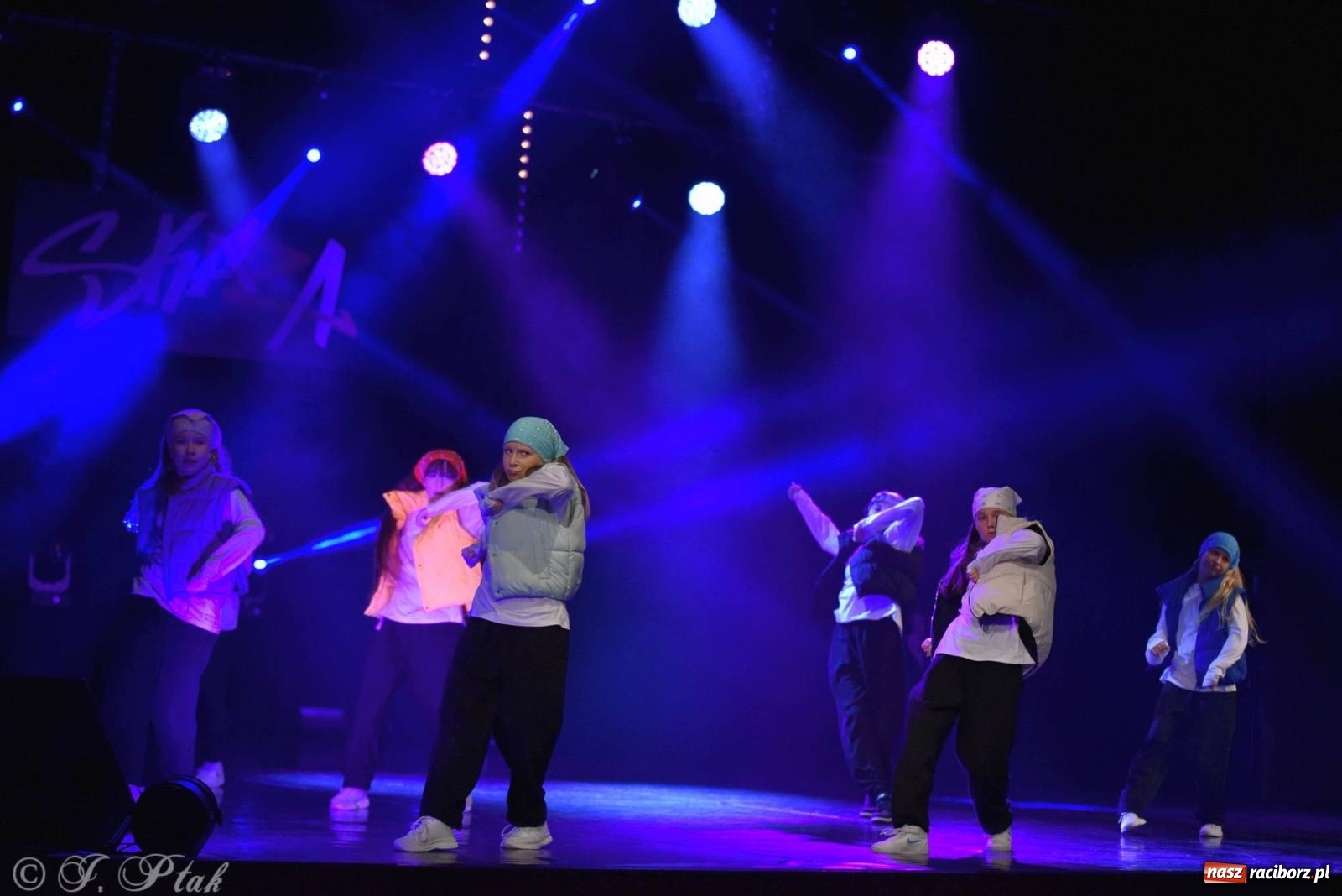 Zdjęcie w galerii na portalu naszraciborz.pl: Wielkie show w RCK-u. XII Gala Zespołu Tanecznego SKAZA [FOTO i WIDEO] wiadomości z regionu