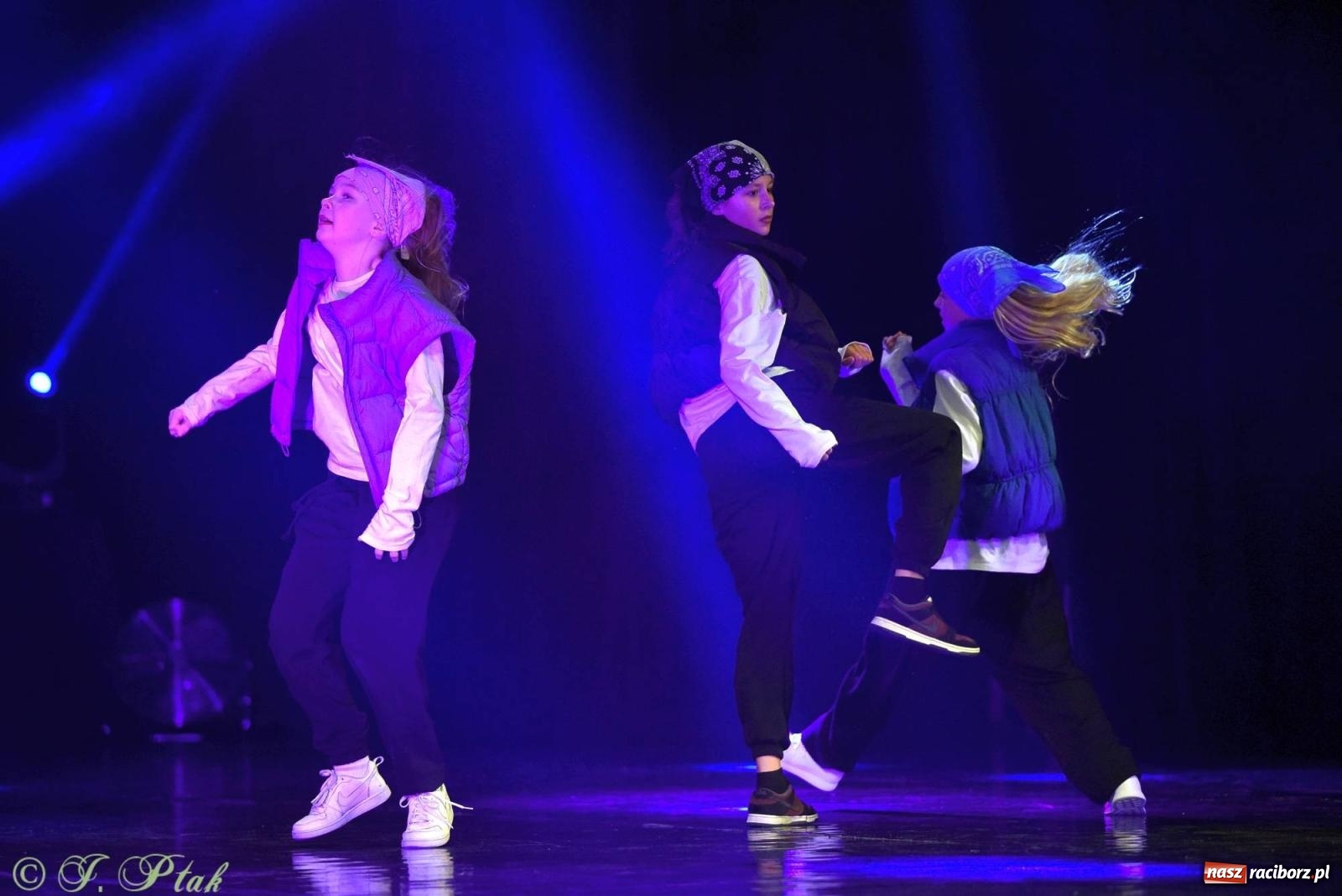 Zdjęcie w galerii na portalu naszraciborz.pl: Wielkie show w RCK-u. XII Gala Zespołu Tanecznego SKAZA [FOTO i WIDEO] wiadomości z regionu