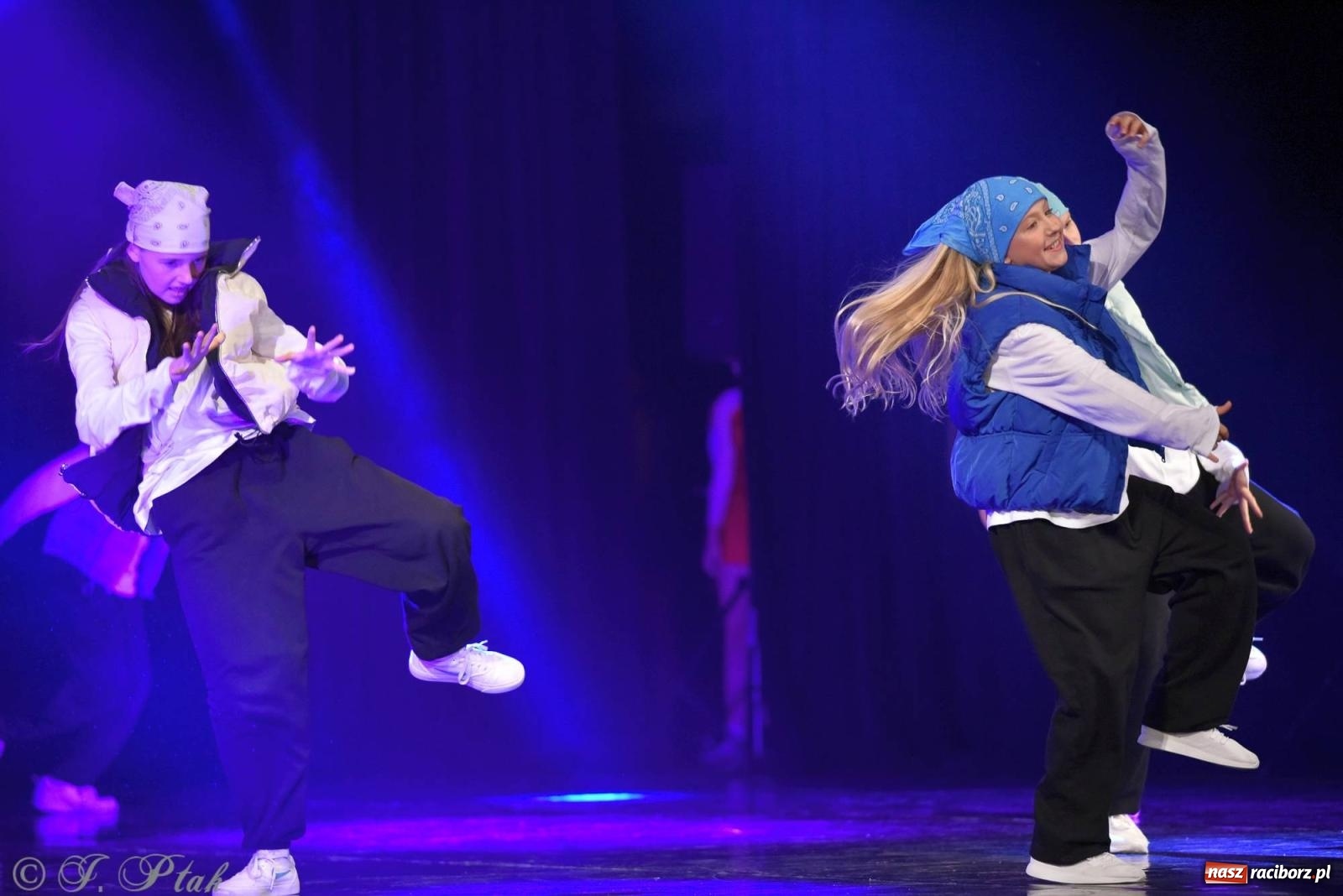 Zdjęcie w galerii na portalu naszraciborz.pl: Wielkie show w RCK-u. XII Gala Zespołu Tanecznego SKAZA [FOTO i WIDEO] wiadomości z regionu