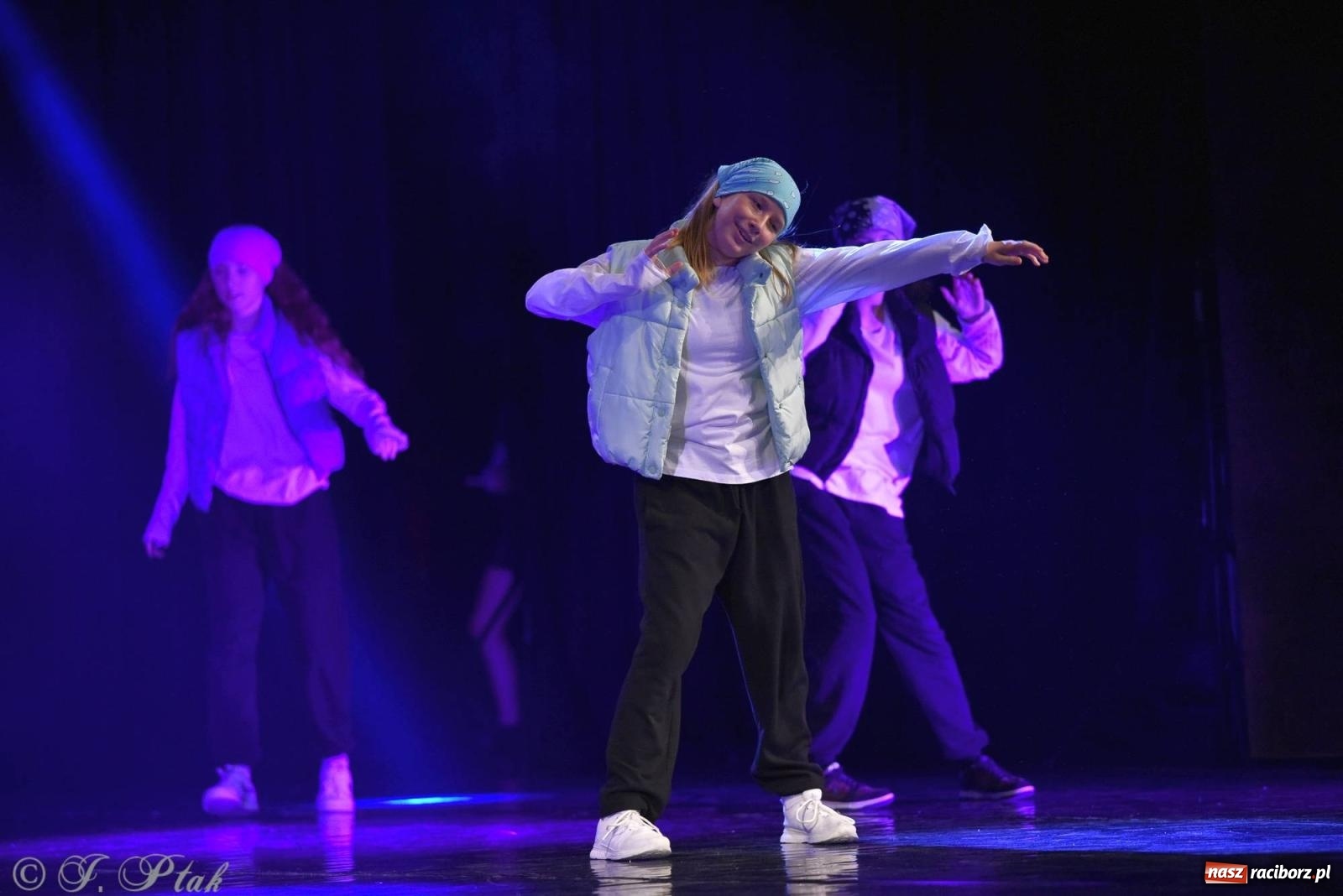 Zdjęcie w galerii na portalu naszraciborz.pl: Wielkie show w RCK-u. XII Gala Zespołu Tanecznego SKAZA [FOTO i WIDEO] wiadomości z regionu