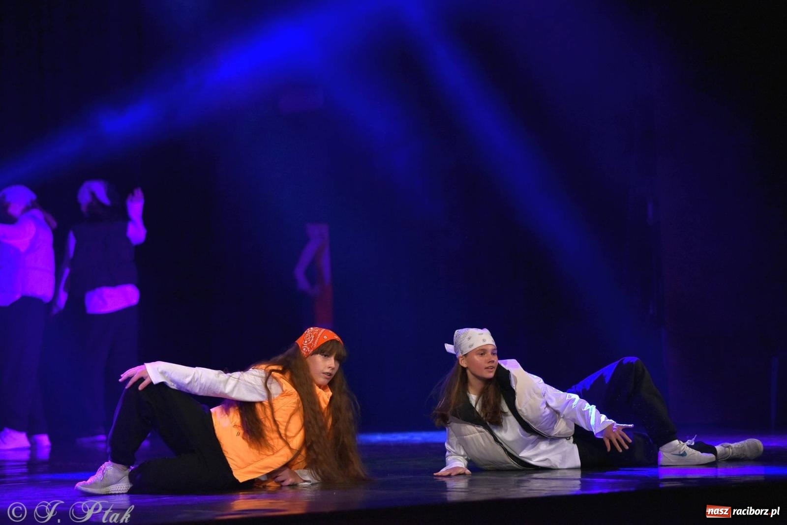 Zdjęcie w galerii na portalu naszraciborz.pl: Wielkie show w RCK-u. XII Gala Zespołu Tanecznego SKAZA [FOTO i WIDEO] wiadomości z regionu