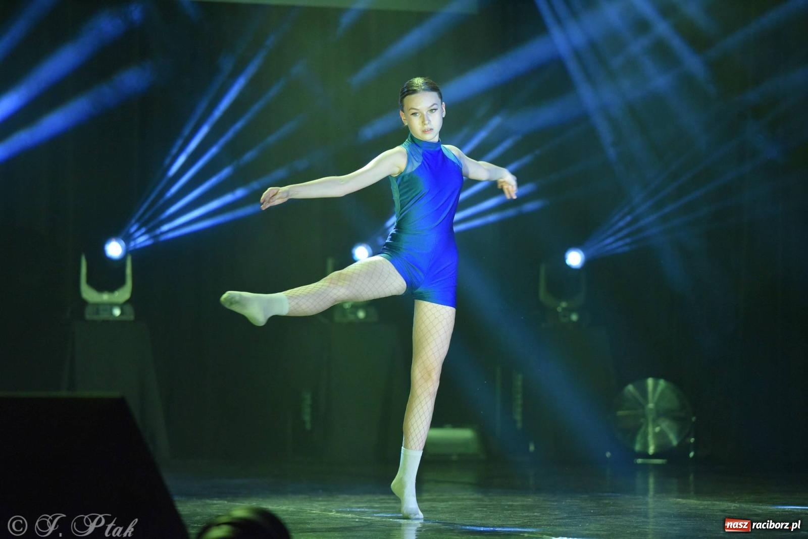 Zdjęcie w galerii na portalu naszraciborz.pl: Wielkie show w RCK-u. XII Gala Zespołu Tanecznego SKAZA [FOTO i WIDEO] wiadomości z regionu