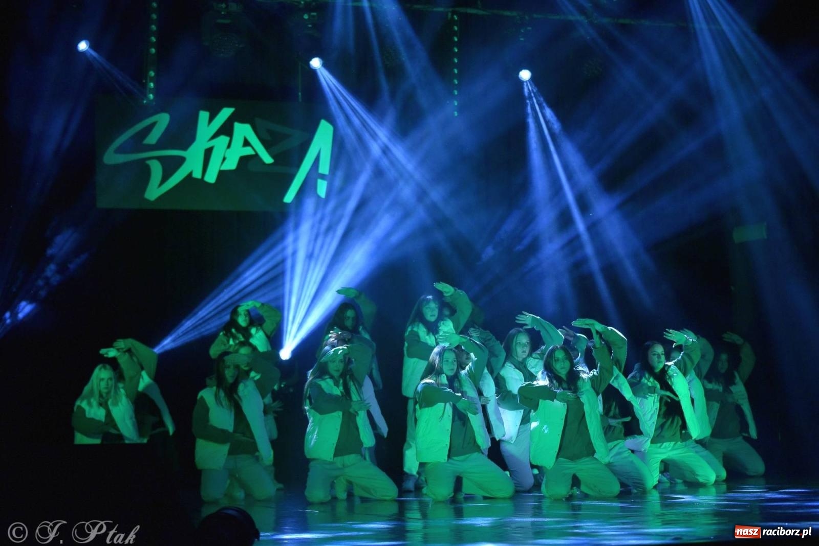 Zdjęcie w galerii na portalu naszraciborz.pl: Wielkie show w RCK-u. XII Gala Zespołu Tanecznego SKAZA [FOTO i WIDEO] wiadomości z regionu