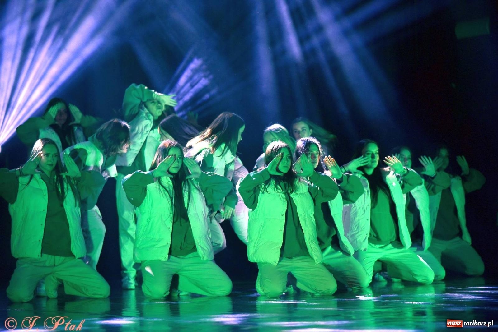 Zdjęcie w galerii na portalu naszraciborz.pl: Wielkie show w RCK-u. XII Gala Zespołu Tanecznego SKAZA [FOTO i WIDEO] wiadomości z regionu