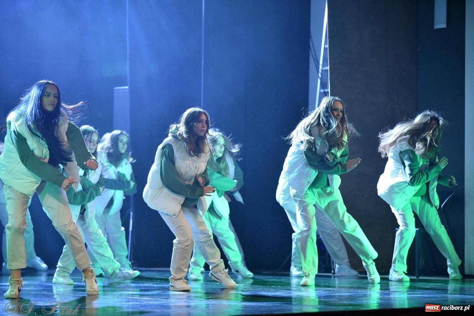 Zdjęcie w galerii na portalu naszraciborz.pl: Wielkie show w RCK-u. XII Gala Zespołu Tanecznego SKAZA [FOTO i WIDEO] wiadomości z regionu