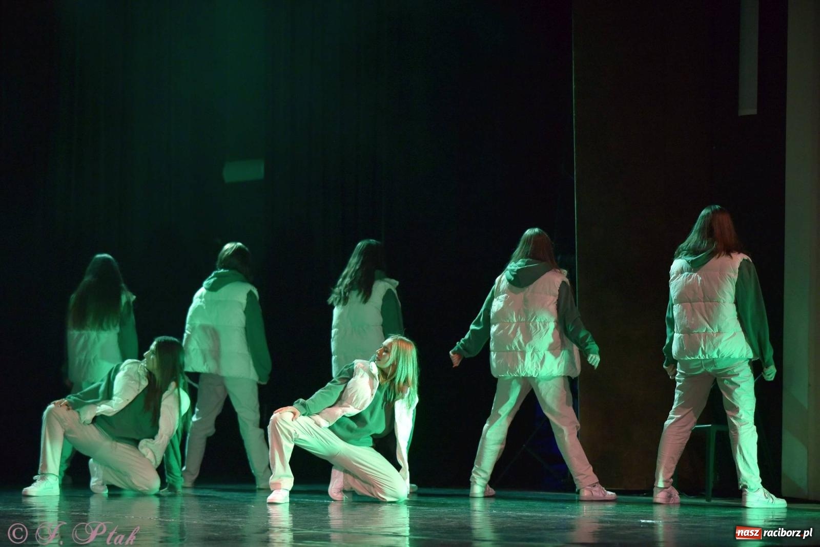 Zdjęcie w galerii na portalu naszraciborz.pl: Wielkie show w RCK-u. XII Gala Zespołu Tanecznego SKAZA [FOTO i WIDEO] wiadomości z regionu