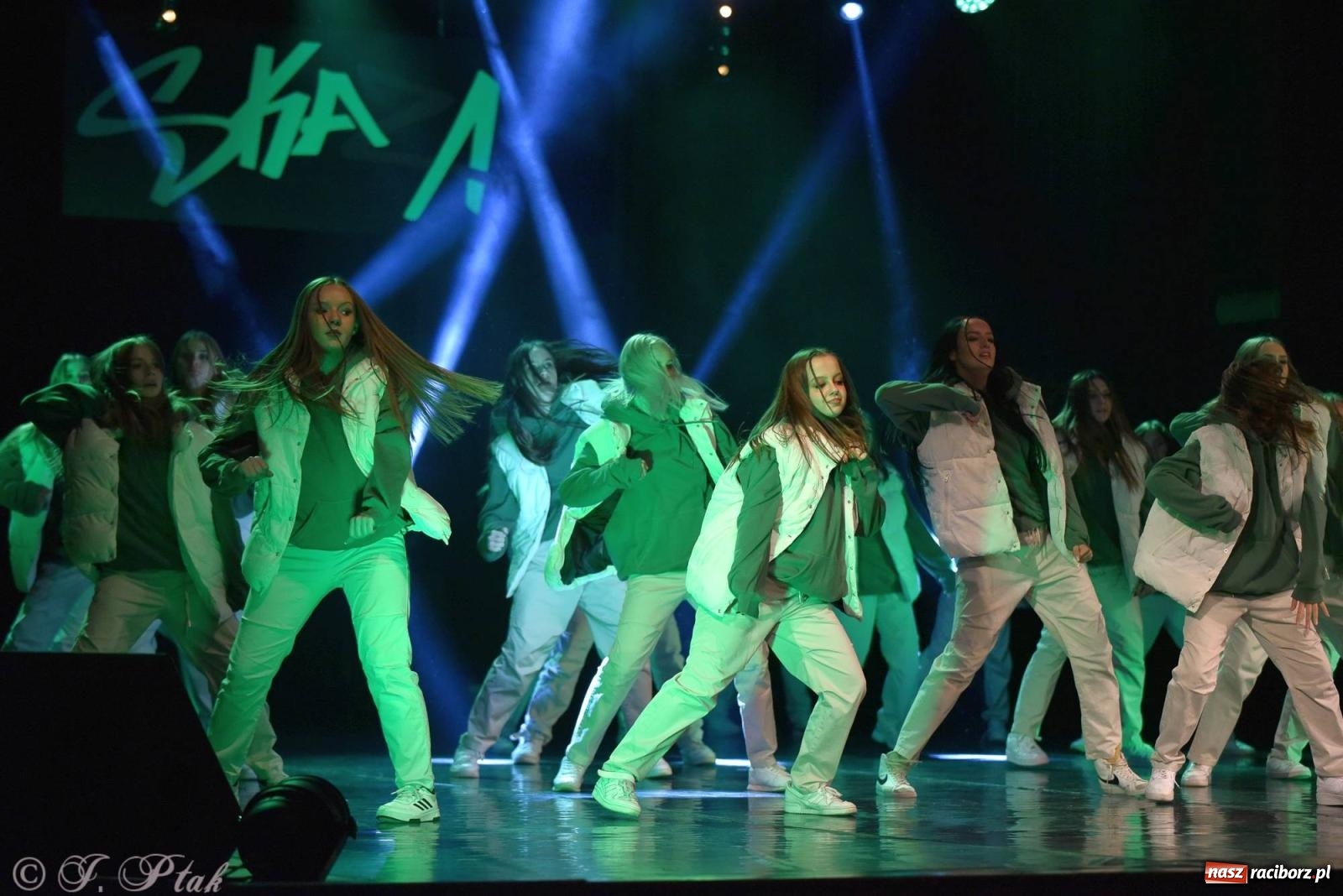 Zdjęcie w galerii na portalu naszraciborz.pl: Wielkie show w RCK-u. XII Gala Zespołu Tanecznego SKAZA [FOTO i WIDEO] wiadomości z regionu